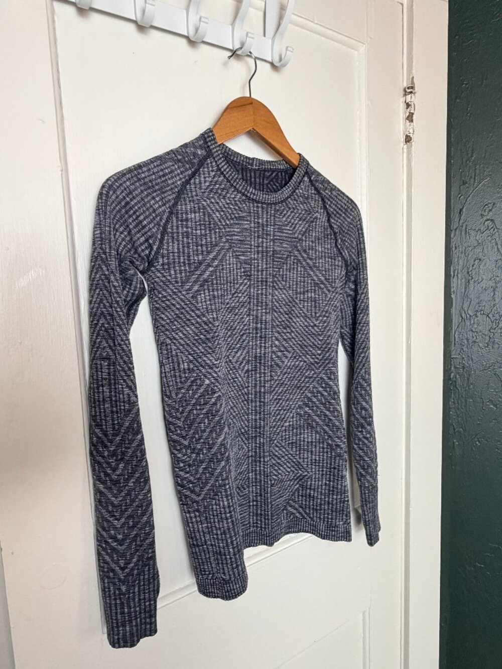 Lululemon Long Sleeve Top | Size 4 | Grey Geometric